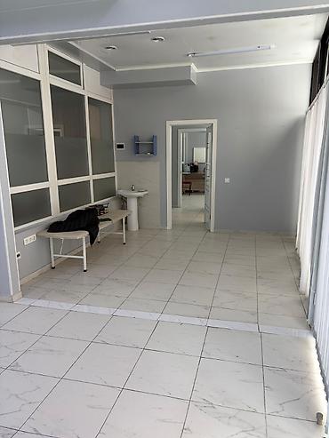 Аренда офисов: 🏢 СДАЁТСЯ В АРЕНДУ КОММЕРЧЕСКОЕ ПОМЕЩЕНИЕ Район ж/м Кок-Жар 1 линия — 16