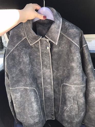 женские бомберы: МУЖСКОЙ новый размеры s, m, L, xL Серый укороченный бомбер из экокожи — 1