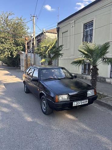 16 diski teker: Model: VAZ 2109 (Samara) hatchbek Rəng: qara Kuzov: 5 qapılı — 4