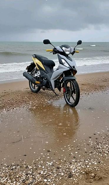 Mopedlər,skuterlər: Moped/motosiklet – sport üslublu şəhər qəzaeti Xüsusiyyətlər: - Kuzov — 2