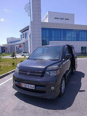 Toyota: Toyota Voxy: 2004 г., 2 л, Автомат, Бензин, Минивэн — 11