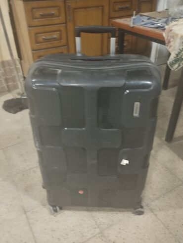 Qadın ayaqqabıları: Sərt korpuslu böyük ölçülü çamadan - Rəng: qara - Material: sərt