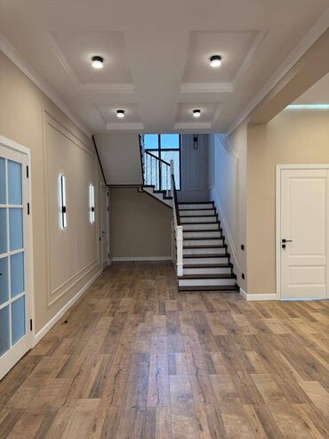 двух этажный дом: 🏡 2-этажный дом | 6 комн. | 300 м² 📍 Юнусалиева / Суванбердиева | 📐 4