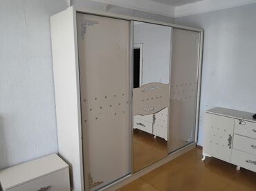 Dolablar: *ZB* *DOLAB* Qiymət *180 AZN* yaxşı vəziyyətdədir ünvan Həzi Aslanov