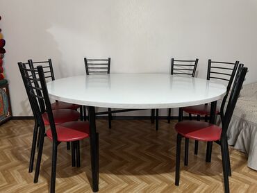 продаю старый мебел: Комплект стол и стулья Б/у