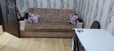 Uzunmüddətli kirayə mənzillər: Kirayə üçün 2otaqlı mənzil. Təsvir: - Daxili plan: zal, ayrıca yataq — 12