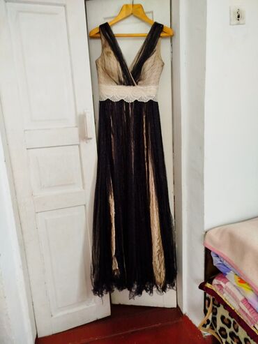 черно белая платья: Вечернее платье, Классическое, Длинная модель, Фатин, Без рукавов, M