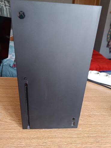 прокат игровых приставок: Продаю Xbox Series X консоли 1 год брал в августе прошлого года