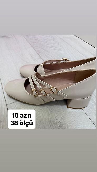 Джинсы: - Bej rəngli qadın ayaqqabısı: kvadrat burun, 4 sm-ə yaxın enli, sabit — 1