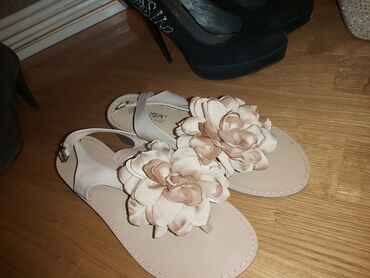 Basanoşka və səndəllər: Ölçü: 39, rəng - Bej, Yeni — 15