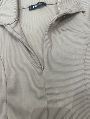 Futbolka və maykalar: Her biri demek olar yeni kimidir,cunki 2-3defe geyinilib baxan — 4