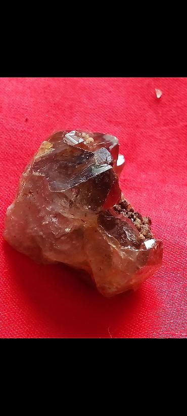 red dot: Prirodni kvarcni kristal – sirovi komad - Materijal: prirodni kvarc — 9