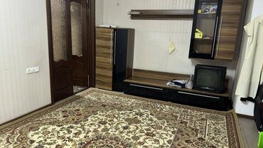 квартира рабочий гарадок: 4 комнаты, 80 м², 104 серия, 1 этаж, Старый ремонт