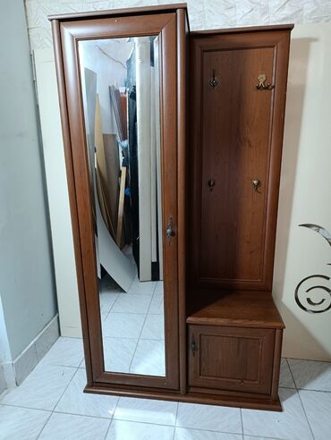 Divan və kreslo dəstləri: Dəhliz dolabı satılır 70₼.yaxşı vəziyyətdədir.Ünvan Həzi Aslanov