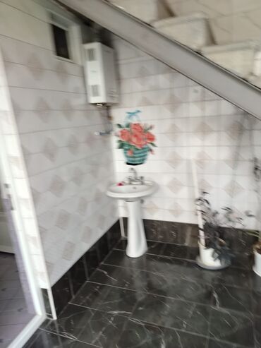 Obşivka: Taxta daxili tərtibatlı komfortlu ev - Ümumi plan: geniş salon, yataq — 15