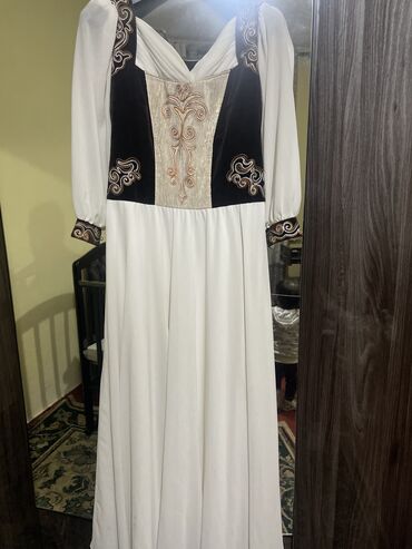 белое платья: Вечернее платье, Длинная модель, Атлас, С рукавами, XL (EU 42)