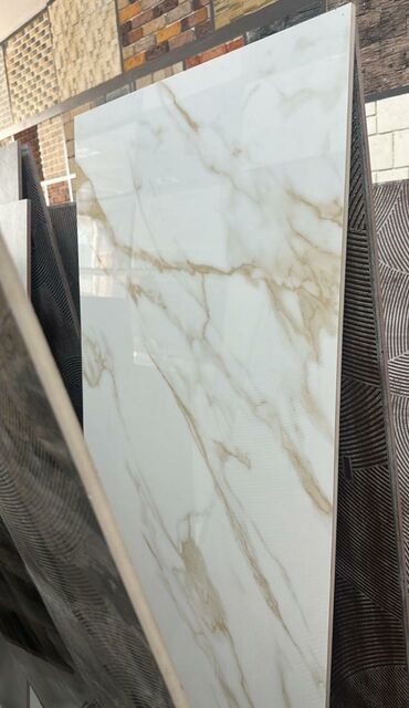 moydadır ölçüləri: Böyük ölçülü mərmər effektli keramika plitə - Rəng və naxış: Ağ fon