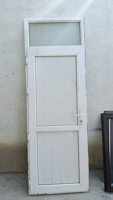mənzil qapıları: PVC giriş qapısı 2ci əl - Material: ağ rəngli PVC profil - Üst hissə — 1