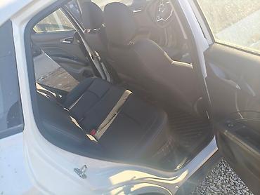 Другие автомобили: NETA V — компактный пятидверный электрический кроссовер в белом цвете — 6