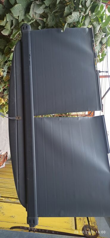 накладка на багажник: Выдвижная шторка багажника Тойота Авенсис Версо,отличном рабочем