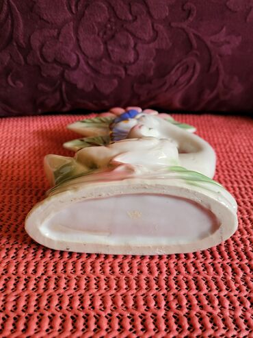 Figurice i makete: Porcelanska nova figura 70te. Figura,vaza. bez — 9