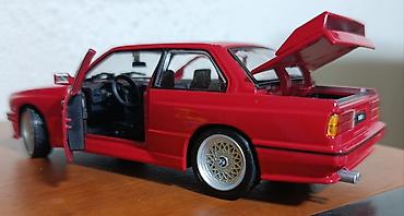 formula 1: Bburago maketa automobila – 1988 BMW 3 Series M3 (E30) - Skala: 1:24 — 6