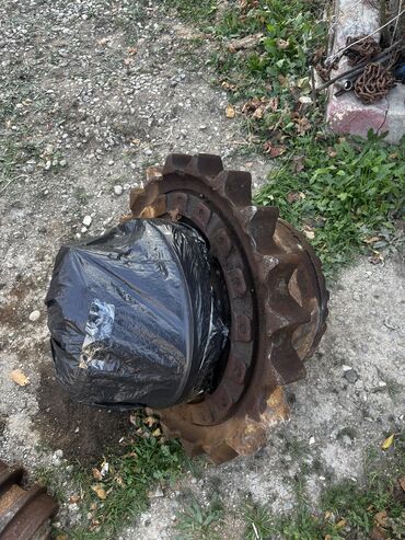 Digər avtomobil ehtiyat hissələri: Cat 330 D2L Ekskavatoru Ehtiyat hisələri mövcudur Kouş Yağ paylaycı — 7