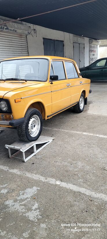 VAZ (LADA): VAZ 2106, sarı rəngli sedan Müəssisə: VAZ Model: 2106 (klassik — 4