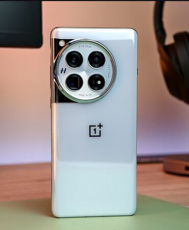 меняю на планшет: OnePlus 12, Б/у, 1 ТБ, цвет - Белый, 2 SIM, eSIM