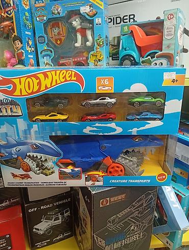 фантан: Hot Wheels City – набор Creature Transports: «Shark Chomp Transporter» — 2