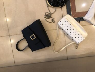 Çantalar: Chantalar,yaxshi veziyyetde. Qara roccobarocco olanlar-heresi 40 m,bej — 9