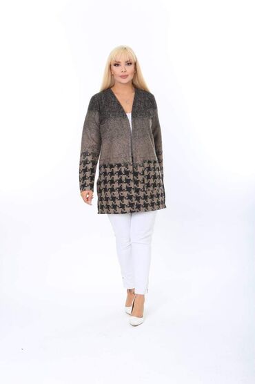 Kaputi: Kardigani Xl do 4xl
3200 — 8