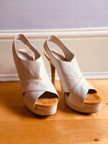 обувь 39: Asos кожаные белые босоножки Размер 39 100% кожа Отличное состояние