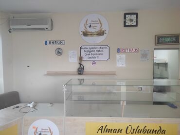 Mağazalar: Salam ümumi 90 kvadratdir.icersinde çörək bişirmək üçün her bir şərait