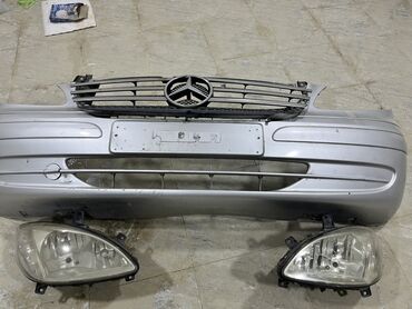 Bamperlər, buferlər: Mercedes-Benz avtomobilləri üçün nəzərdə tutulmuş bu ön bamper, qril