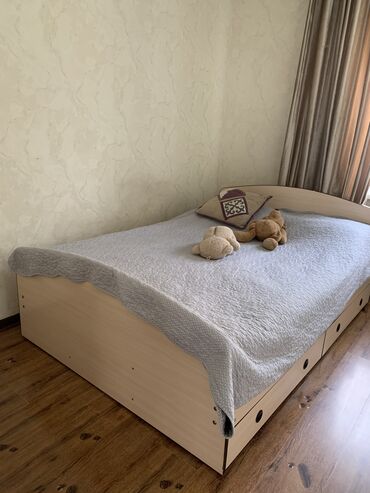 мебель из дсп: Двуспальная Кровать, Б/у