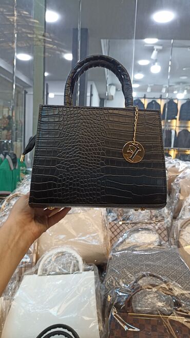 Çantalar: Əl çantası — 1