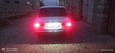 VAZ (LADA): Vaz 2107, ağ rəng, 4 qapılı sedan. Xüsusiyyətlər: - Klassik kuzov — 6