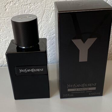 coog chinela parfum: Yves Saint Laurent brendinin qara rəngli "Y Le Parfum" ətri. Klassik