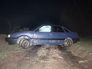 rota grid: Volkswagen Passat: 1989 г., Седан — 2