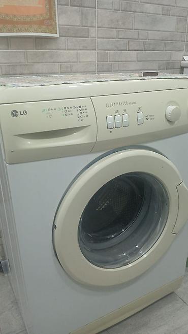 Automatic washing machines: Стиральная машина с фронтальной загрузкой белого цвета. Модель — 11