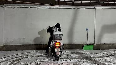 Скутеры: Скутер/мопед 50–125 см³, городской, белый, с боковыми и передними — 8