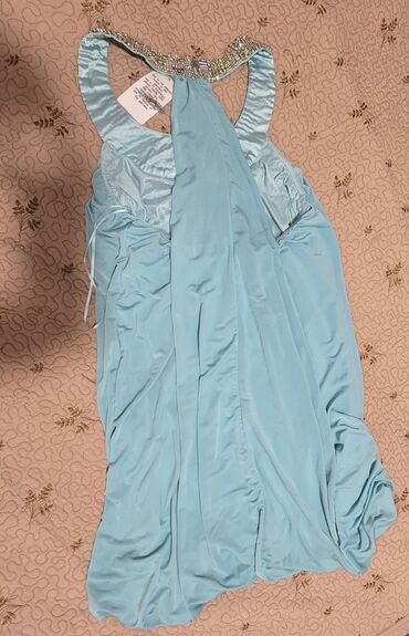 Qadın şalvarları: Bu dəstə müxtəlif üslublu dörd qadın şalvarı və bir qara ətək — 46