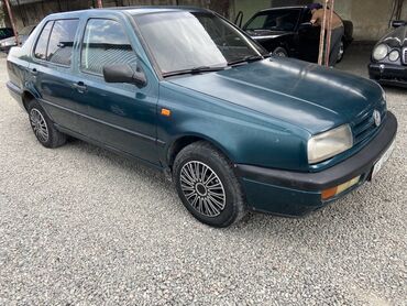женил жук ташуучу унаа: Volkswagen Vento: 1994 г., 1.8 л, Механика, Бензин, Седан