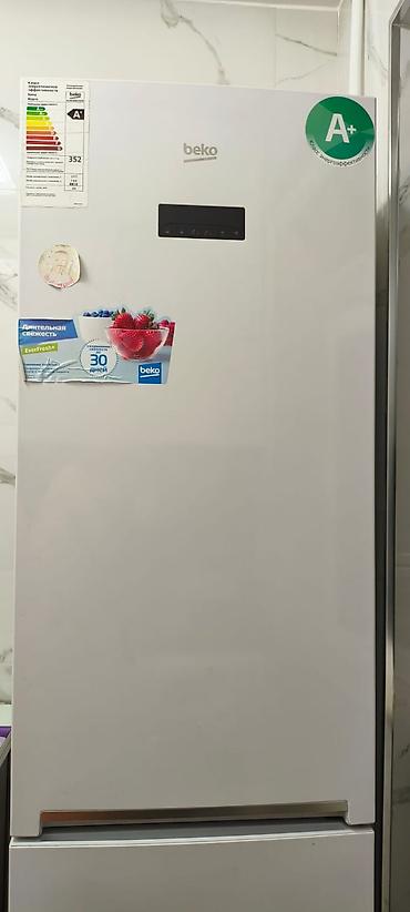 Xarab 2 qapılı Beko Soyuducu Satılır, rəng - Ağ