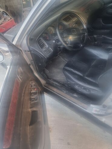 багажник аккорд: Honda Accord: 2001 г., 2 л, Механика, Бензин