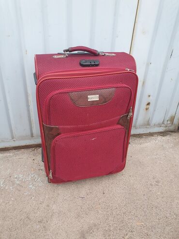 железный чемодан: Продаю чемодан 2500 сом.Размеры: 60#25#40