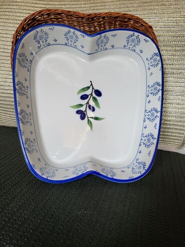 Činije: Posuda nova,vintaz porcelanska sa korpom. Nova posuda univerzalna,sve na lalafo.rs — 1 Činije: Posuda nova,vintaz porcelanska sa korpom. Nova posuda univerzalna,sve — 1