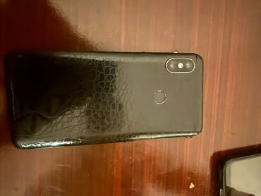 телефон fly tech 4: Smartfon – arxa tərəfində barmaq izi oxuyucusu və ikili arxa kamera