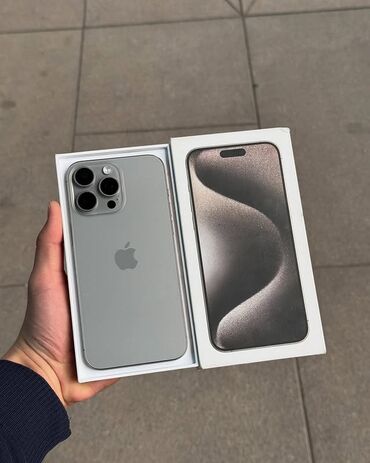 Apple iPhone: IPhone 15 Pro Max, Б/у, 256 ГБ, Natural Titanium, Зарядное устройство, Защитное стекло, Чехол, В рассрочку, 97 %